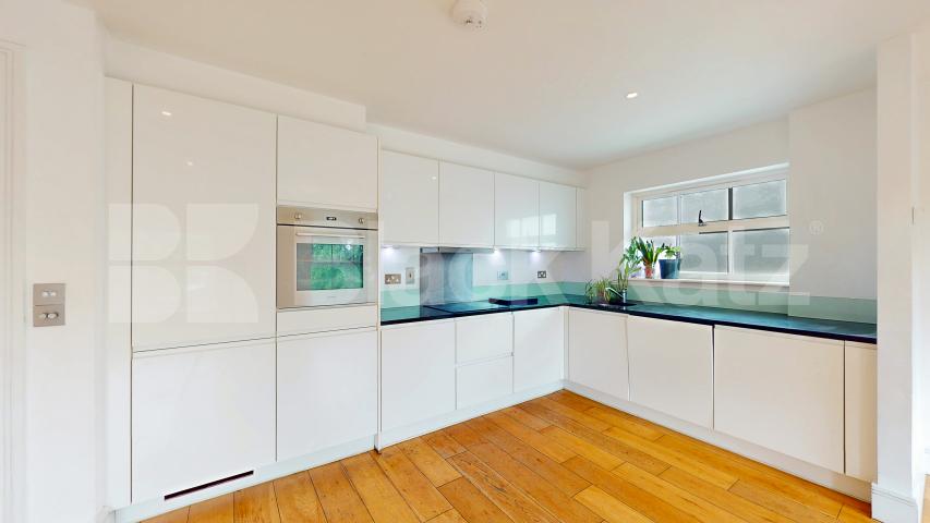 Spacious 3 bed 3 bath apartment set in a beautiful location  Adelaide Road, Primrose Hill / Chalk Farm